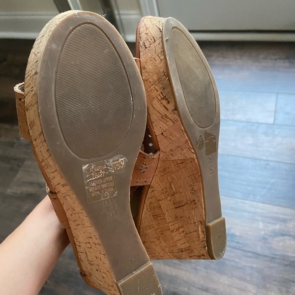 BCBG Nude Leather Wedges - Picture 5 of 7